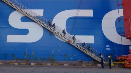 堅(jiān)守國門安全，暢通國際航運(yùn) 洋山港海事部門高效保障國際航行船舶船員換班